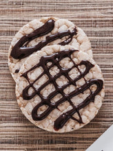 Load image into Gallery viewer, Galleta de arroz con cacao y miel okko 33gr
